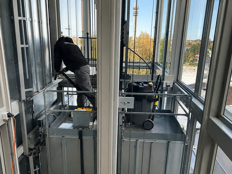 Liftschacht reiniging Amsterdam
