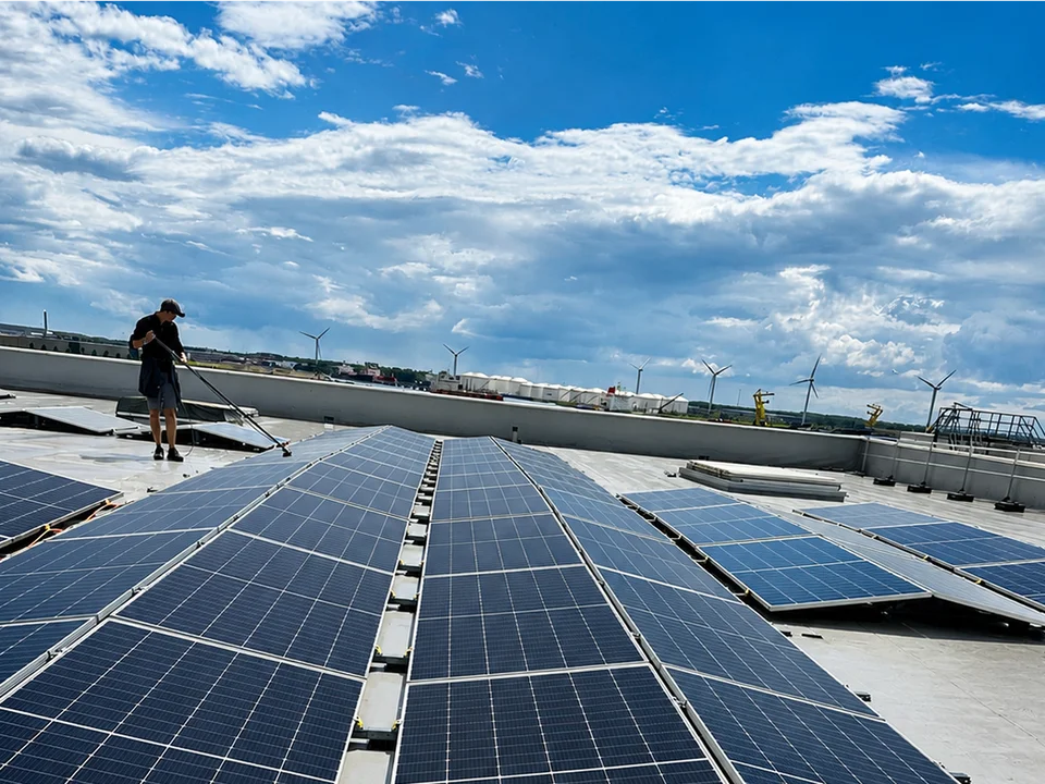 Zonnepanelen reinigen Hollander