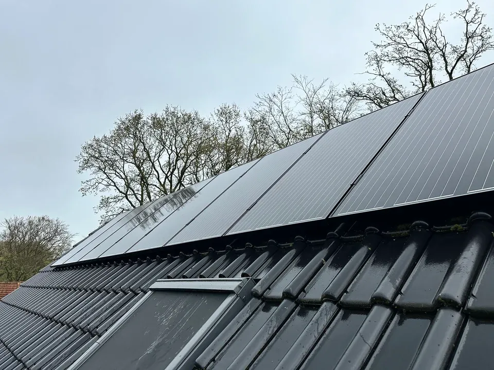 Zonnepanelen reinigen particulier